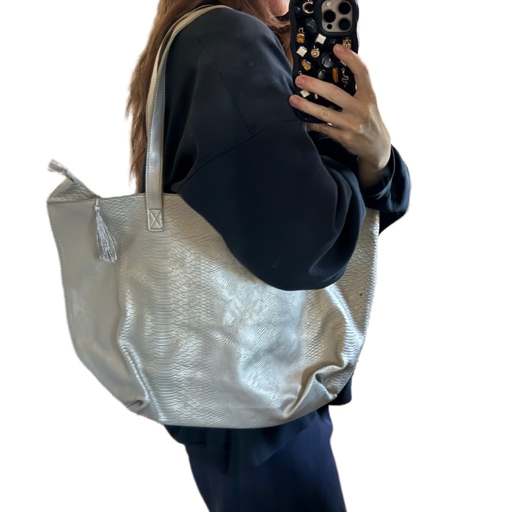 Bath and Body Works Silver Tote Bag Purse Rate Faux Snake Skin Large Zippered